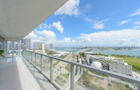 Three-bedroom bright apartment overlooking the ocean in the center of Miami, Florida, USA for $1,000,000