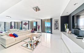 Stylish flat with ocean views in a residence on the first line of the beach, Sunny Isles Beach, Florida, USA for $1,750,000