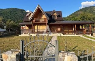 Wooden house with an attic and mountain views in Kolasin, Montenegro for 185,000 €
