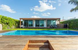 Spacious villa with a backyard, a pool and a relaxation area, Miami Beach, USA for $2,300,000