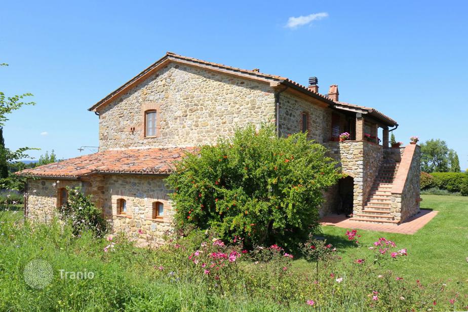 Country seat for sale in Parrano, Italy — listing #1863912