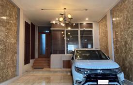 3 bed House in Prompak Place Khlong Tan Nuea Sub District for $681,000