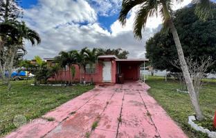 3-bedroom house 98 m² in Hialeah for $460,000