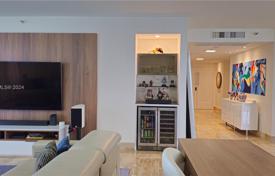 2-bedrooms apartments in condo 208 m² in Miami, USA for $1,300,000