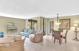 2-bedroom apartments in condo 104 m² in Boca Raton for $335,000