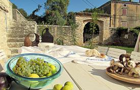 House Semi-detached, stone, renovated house, 300 years old for 370,000 €
