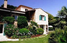 Detached house – Mougins, Côte d'Azur (French Riviera), France for 1,590,000 €