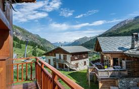Cosy chalet with a terrace, a spacious plot and mountains views, near the ski slopes, Tignes, France for 1,464,000 € Cosy chalet with a terrace, a spacious plot and mountains views, near the ski slopes, Tignes, France for 1,464,000 €