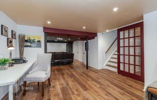 8-bedroom house in Etobicoke for C$1,655,000