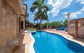Luxury villa with a backyard, a swimming pool, a garden and a terrace, two garages, Miami Beach, USA for 2,203,000 €
