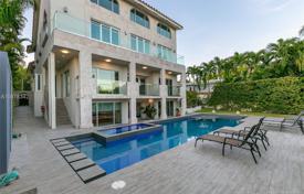 Comfortable villa with a pool, a spa, a garage and a terrace, Miami, USA for $2,999,000