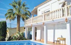 Villa with sea view, 200 meters from the bay for 620,000 €