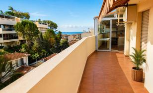 3-bedroom apartment in Fabron for 499,000 €