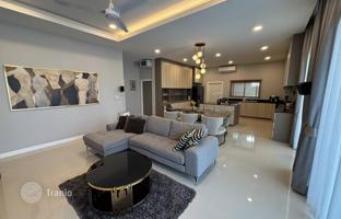 3-bedroom villa 181 m² in Pattaya for $253,000