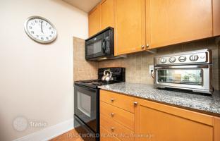 5-bedroom apartment in Etobicoke for C$837,000