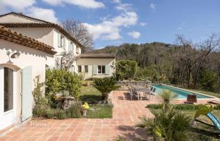 5-bedroom villa in Grasse for 1,950,000 €