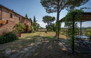9-bedroom country house 624 m² in Castiglione del Lago for 1,460,000 €