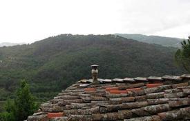 Three-level villa for restoration in Bagno a Ripoli, Tuscany, Italy for 510,000 €