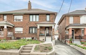 Terraced house – Dufferin Street, Toronto, Ontario,  Canada for C$1,486,000