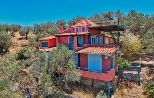 Two villas on a large beachfront plot in Galatas, Peloponnese, Greece for 1,350,000 €