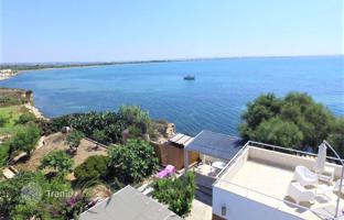 Renovated villa on the first line from the sea, Ispica, Sicily, Italy for 1,100,000 €