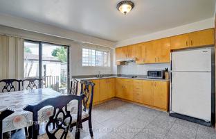 11-bedroom townhouse in Old Toronto for C$2,173,000