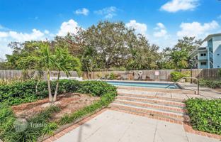 2-bedroom apartments in condo 62 m² in South Bayshore Drive for $679,000