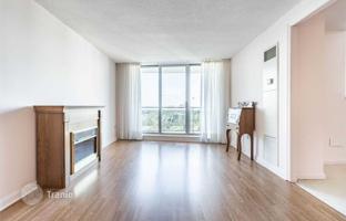 3-bedroom apartment in Etobicoke for C$890,000