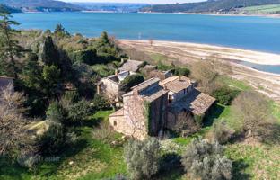4-bedroom country house 363 m² in Baschi for 773,000 €