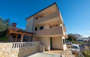 8-bedroom house 255 m² in Sibenik-Knin for 1,200,000 €