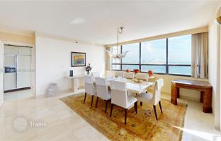 3-bedroom apartments in condo 255 m² in Miami for $950,000