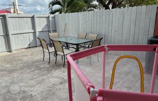 3-bedroom apartments in condo 127 m² in Hialeah for $379,000