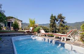 Villa with a swimming pool and a panoramic view of the sea close to the center of Rapallo, Italy for 9,200 € per week