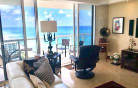 Comfortable apartment with ocean views in a residence on the first line of the beach, Miami Beach, Florida, USA for $1,325,000