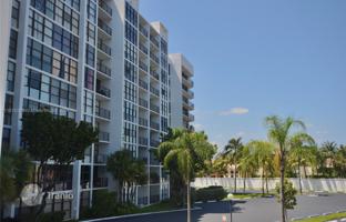1-bedroom apartments in condo 85 m² in Hallandale Beach for $275,000