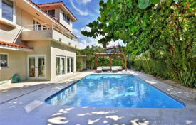 Two-story villa with a pool, a garage and a terrace, Key Biscayne, USA for $2,440,000