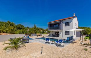 4-bedroom house 167 m² in Primorje-Gorski Kotar County for 650,000 €