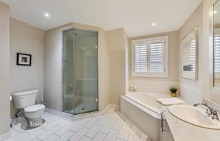 8-bedroom townhouse in Etobicoke for C$1,672,000