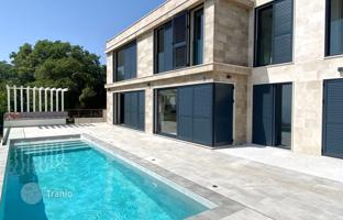 5-bedroom villa 250 m² in Budva city for 1,295,000 €