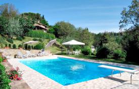 Stone farmhouse for sale in Monte San Savino for 850,000 €