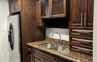 2-bedroom apartments in condo 85 m² in Hialeah for $320,000