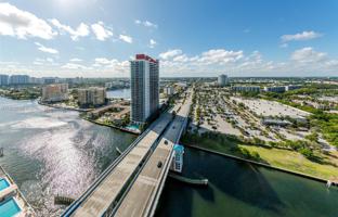 3-bedroom apartments in condo 126 m² in South Ocean Drive for $1,045,000