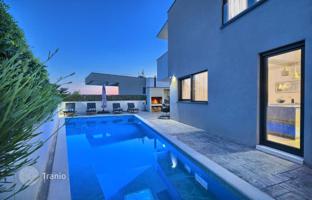 4-bedroom house 325 m² in Split-Dalmatia County for 1,400,000 €