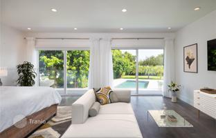 5-bedroom house 432 m² in Miami Shores for $5,950,000