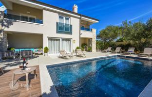 6-bedroom villa 294 m² in Novalja for 1,190,000 €