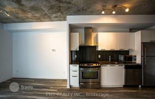 4-bedroom apartment in Bathurst Street for C$946,000