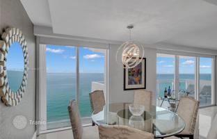 2-bedroom apartments in condo 122 m² in Hallandale Beach for $969,000