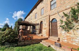 Farm 750 m² in Perugia for 2,500,000 €