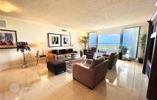 3-bedroom apartments in condo 276 m² in Miami for $1,475,000