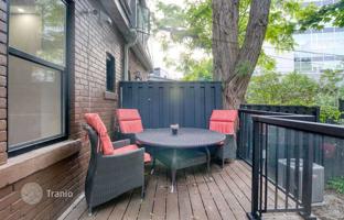 9-bedroom townhouse in Old Toronto for C$2,318,000